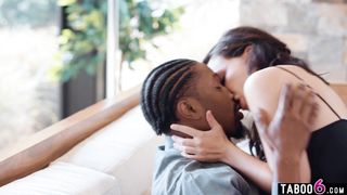 Sex therapist applies reverse psycology on her black client