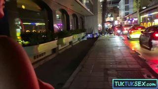 Big tits Thai teen really gets into it after the TukTuk ride home