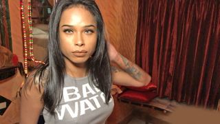 Is this a girl or a ladyboy who knows? What an amazing curves!